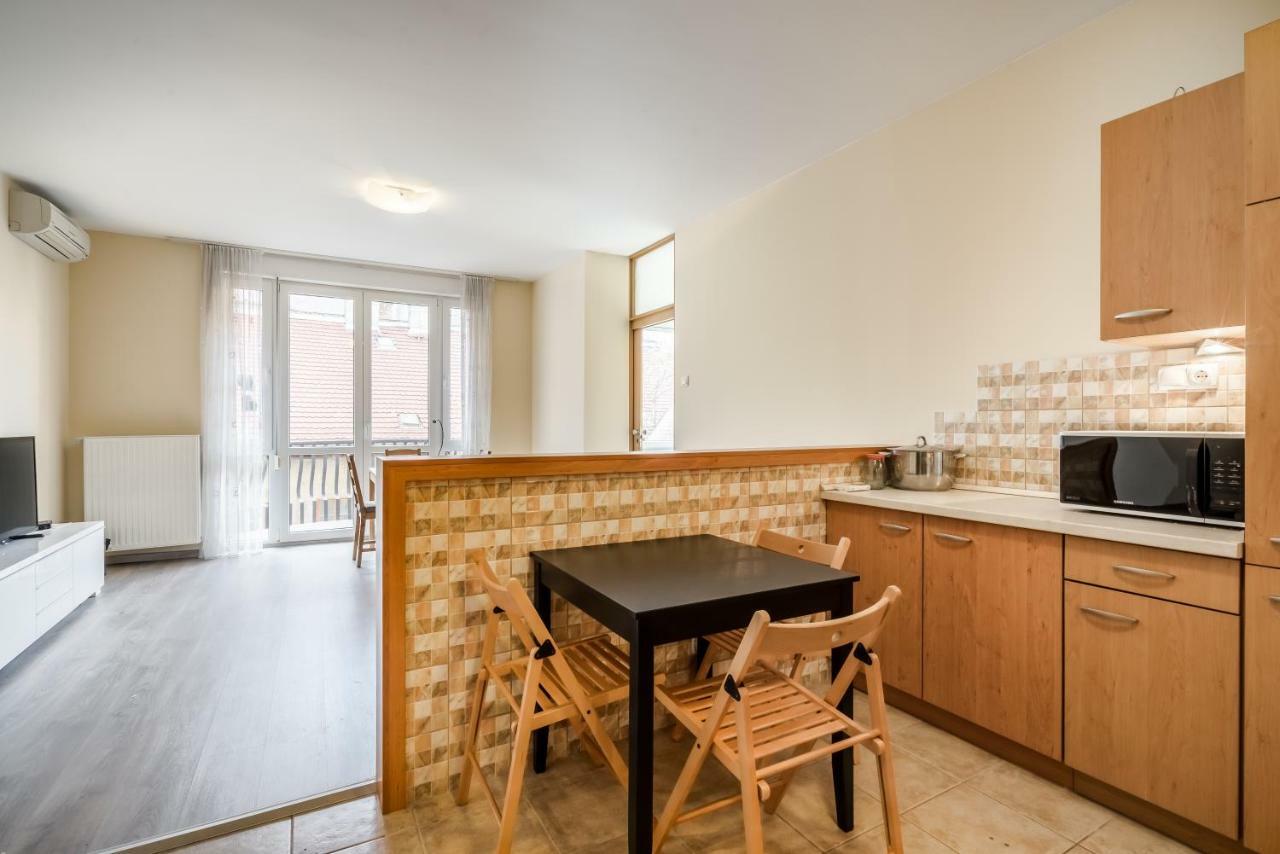 Appartamento Bpr Vivid Downtown Vibe With Balcony Budapest Esterno foto